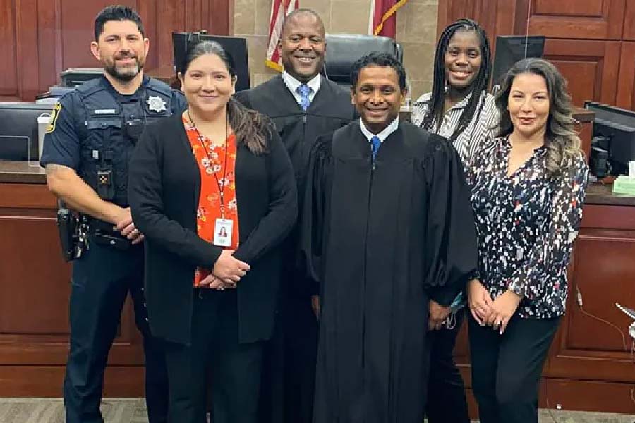 লড়াইটা একেবারেই সহজ ছিল না সুরেন্দ্রণ কে পট্টেলের। সেই লড়াইয়ের গল্প মনে করে আজও চোয়াল শক্ত হয়ে যায় ৫১ বছরের বিচারকের।