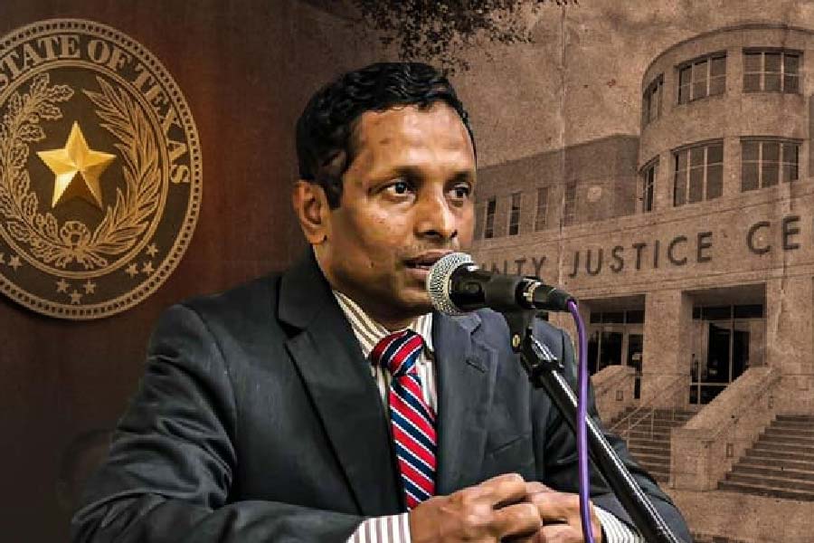 সুরেন্দ্রণ টেক্সাসের ২৪০তম জেলা বিচারক (ডিস্ট্রিক্ট জাজ)। এর আগে কোনও মালয়ালি আমেরিকার জেলা বিচারক হননি।