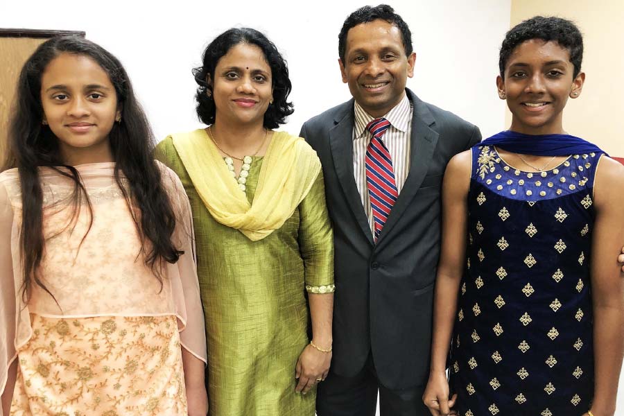 একটি সংবাদ মাধ্যমকে সাক্ষাৎকারে সুরেন্দ্রণ বলেন, ‘‘দশম শ্রেণির পর স্কুল ছাড়তে বাধ্য হই। পরিবারের আর্থিক সঙ্গতি ছিল না। দিনমজুরের কাজ নিয়েছিলাম। এক বছর বিড়ি বাঁধার কাজ করতাম। তখনই জীবন দর্শন বদলে যায় আমার।’’