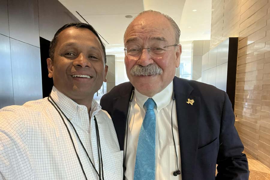 এর পর সুরেন্দ্রণের গ্রামের এক বন্ধু এগিয়ে আসেন। পড়াশোনা চালানোর জন্য সাহায্য করেন। আইন পাশ করতেও সাহায্য করেন।