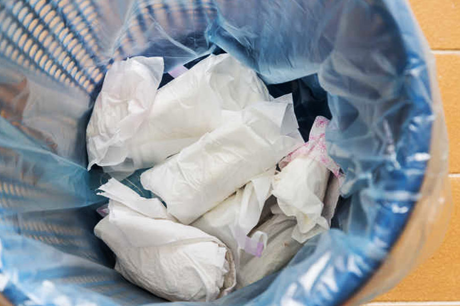 আগে গ্রামের যে মহিলারা প্যাড কিনতে চাইতেন না, তাঁরাও অনুরাগের সংস্থার তৈরি প্যাড ব্যবহার করতে শুরু করেন। ওই মহিলাদের বক্তব্য, নামী ব্র্যান্ডের প্যাডের এত দাম যে, তা কিনতে গেলে তাঁদের দিনে এক বেলা না খেয়ে থাকতে হয়। কিন্তু অনুরাগ সে জিনিস এত কম দামে বিক্রি করেন যে, গ্রামের মহিলারা ঋতুস্রাব হলে ওই প্যাডই ব্যবহার করেন। 