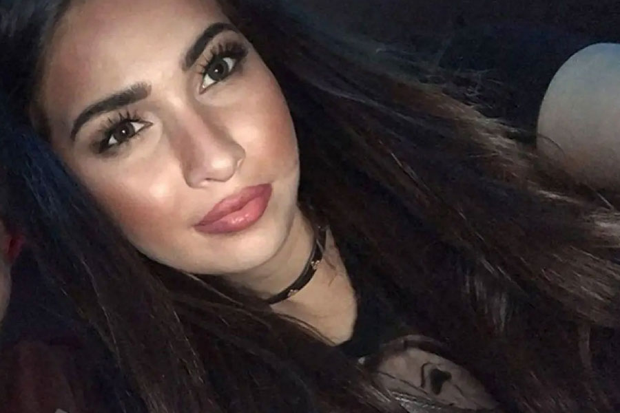 কিন্তু নিজেকে বদলানোর সেই সময়টাই আর পাননি অলিভিয়া। তার আগেই তাঁকে কেড়ে নিল মৃত্যু। অলিভিয়ার ভঙ্গুর স্বাস্থ্যের কথা ভেবে তাঁকে প্রথমে চিকিৎসকের কাছে যাওয়ার জন্য বন্ধুরা জোরাজুরি করেছিলেন। কিন্তু সে কথায় কর্ণপাতই করেননি তিনি। 