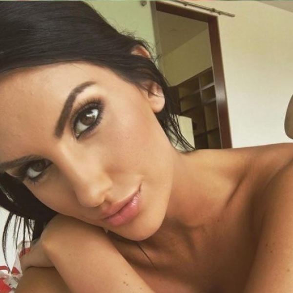 ২০১৪ সালে মত্ত অবস্থায় স্নোমোবাইল চালাতে গিয়ে দুর্ঘটনার মুখে পড়েছিলেন অলিভিয়া। সেই সময় গুরুতর জখম হয়ে হাসপাতালে চিকিৎসাধীন ছিলেন। সেই ঘটনার পর অলিভিয়া বন্ধুদের বলেছিলেন যে, আর কখনও তিনি মদ্যপান করে গাড়ি চালাবেন না। 