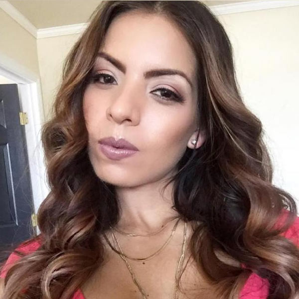  অল্প দিনের ব্যবধানে দু’জন কাছের মানুষকে হারিয়ে মানসিক ভাবে ভেঙে পড়েছিলেন অলিভিয়া। এমনটাই জানিয়েছেন তাঁর বন্ধুরা। প্রেমিকের মৃত্যুর পরেই নীল ছবির দুনিয়ায় রা রাখেন অলিভিয়া। আর তার পরই বদলে যায় তাঁর জীবনরেখা। যে জীবন বেশিদিন আগলে রাখতে পারলেন না।