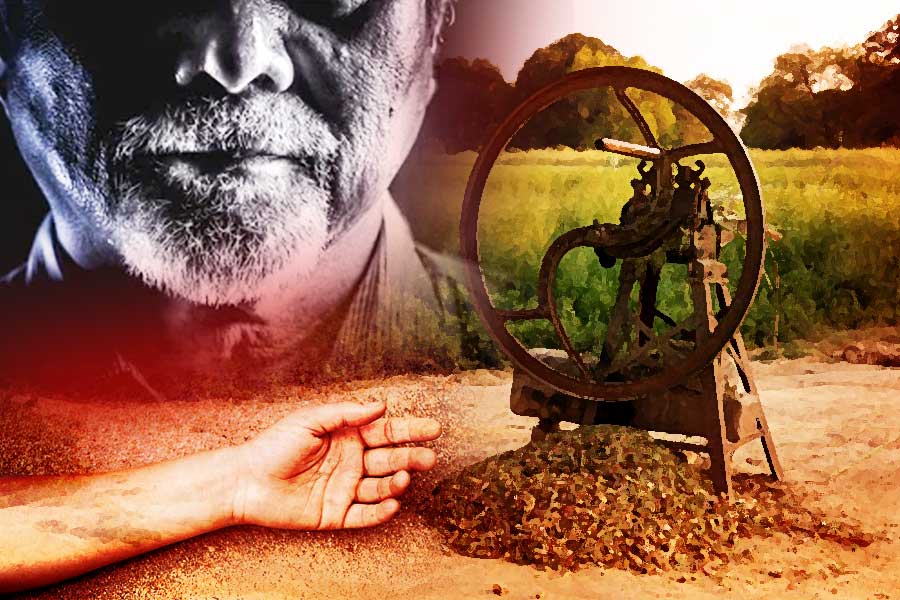 পুণে জেলার দুই গ্রাম। দুই গ্রামের মধ্যে দূরত্ব খুব বেশি হলে ২ কিলোমিটার। গত বছরের ১৭ ডিসেম্বর সেই দুই গ্রাম থেকে নিখোঁজ হন দুই ব্যক্তি। এক জনের মৃতদেহ উদ্ধার হলেও অন্য জন ছিলেন বেপাত্তা। পুলিশের প্রাথমিক অনুমান ছিল, দুর্ঘটনায় মৃত্যু হয়েছে ওই ব্যক্তির। কিন্তু কয়েক দিন পরেই বেঁচে ওঠেন ‘মৃত’। প্রকাশ্যে আসে ভয়ঙ্কর এক অপরাধের কাহিনি। যার নেপথ্যে ছিল বিবাহ-বহির্ভূত সম্পর্ক।