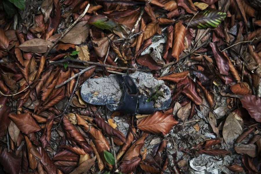 এর পর রবীন্দ্রের কাটা মুন্ডু-সহ বাকি জিনিসপত্র একটি পরিত্যক্ত কূপে ফেলে দিয়ে প্রেমিকার বাড়ি যান সুভাষ। প্রেমিকাকে নিয়ে চলে যান জেজুরিতে। সেখানে তাঁরা কিছু দিন থাকেন।