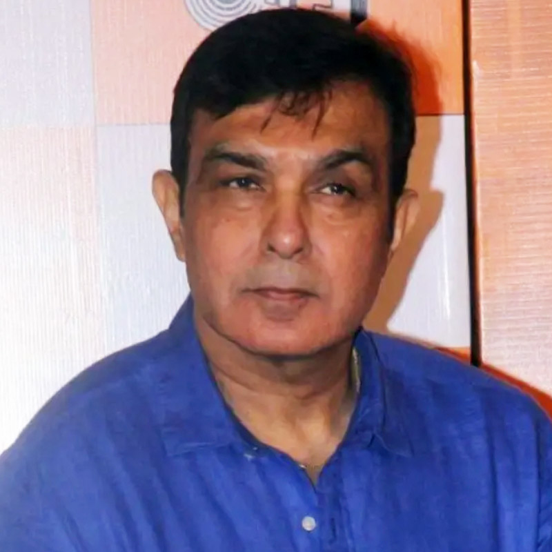 গোবিন্দের কথামতো হোটেলে একটি ঘর বুক করেন প্রযোজক বিজয়। বিজয় ভেবেছিলেন, হোটেলের ঘরে আগের দিন রাতে অভিনেতা বিশ্রাম নিয়ে সেখান থেকেই শুটিংয়ের উদ্দেশে রওনা দেবেন গোবিন্দ।