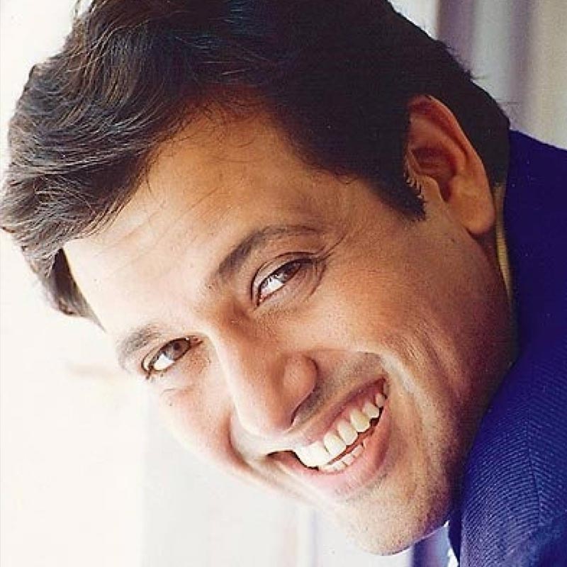 তিনু বহু ক্ষণ শুটিংয়ের এলাকায় দাঁড়িয়েছিলেন। কিন্তু গোবিন্দকে তিনি আর দেখতেই পাননি। তিনুর দাবি, এর পর গোবিন্দ তাঁর মেকআপ আর্টিস্টকে শুটিং ফ্লোরে পাঠিয়েছিলেন তিনু সেখানে রয়েছেন কি না তা দেখার জন্য।