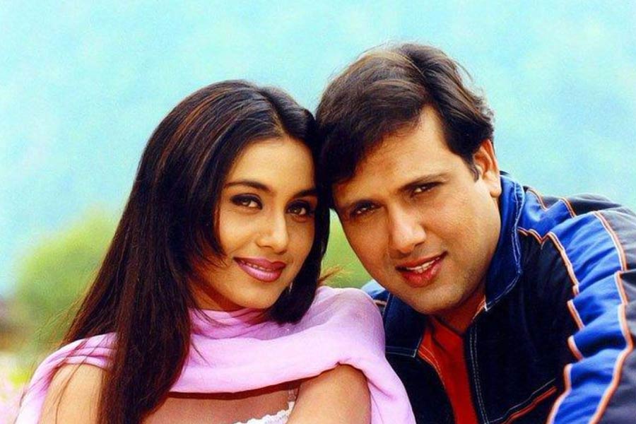 কানাঘুষো শোনা যায়, রানির সঙ্গে একটি বিলাসবহুল হোটেল থেকে বেরোতে দেখা গিয়েছিল গোবিন্দকে। বিয়ে হওয়ার পরেও রানির সঙ্গে পরকীয়া সম্পর্কে রয়েছেন তা নিয়ে গোবিন্দকে কটু কথাও শুনতে হয়েছে। এমনকি, তাঁর স্ত্রী সুনীতার সঙ্গে সম্পর্কে টান পড়েছিল গোবিন্দর। 