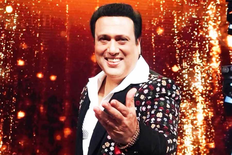 গোবিন্দের ‘অপেশাদার’ আচরণের জন্য যে তাঁকে কোনও পরিচালক কাজ দিচ্ছেন না এই প্রসঙ্গে এক সাক্ষাৎকারে মুখ খুলেছিলেন গোবিন্দ নিজেই। অভিনেতার বক্তব্য, সময়ের সঙ্গে সঙ্গে মানুষ বদলায়, তাঁদের মতও বদলায়। এ ক্ষেত্রেও তার অন্যথা হয়নি।