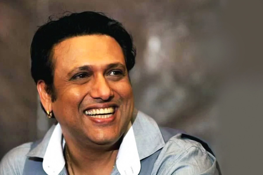 গোবিন্দের দাবি, বহু বছর কাজ করে কেউ সাফল্যের দোরগোড়ায় পৌঁছে গেলে অনেকেই চান অন্ধকারে টেনে নিয়ে যেতে। এক সময় তিনি যাঁদের কাছের মানুষ মনে করেছিলেন, তাঁরাই অভিনেতার নামে গুজব ছড়াচ্ছেন বলে জানান গোবিন্দ। তিনি নিজের চেষ্টায় এত বছর কাজ করে এসেছেন কিন্তু কেউ তাঁর বিরুদ্ধে কোনও অভিযোগ করেননি বলেও মন্তব্য করেছিলেন অভিনেতা।