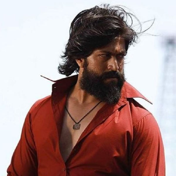 সুইসাইড নোটে যশের ওই ভক্ত লেখেন যে, তিনি ‘কেজিএফ’ তারকার খুব বড় ভক্ত। তাঁর শেষকৃত্যে যেন যশ ও রাজনীতিক সিদ্দারামাইয়া যান। এটাই ছিল তাঁর শেষ ইচ্ছা। 