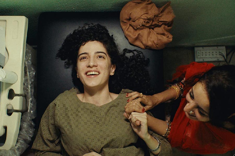 ‘জয়ল্যান্ড’-এর একটি দৃশ্যে হায়দরের স্ত্রীর চরিত্রে মুমতাজ।