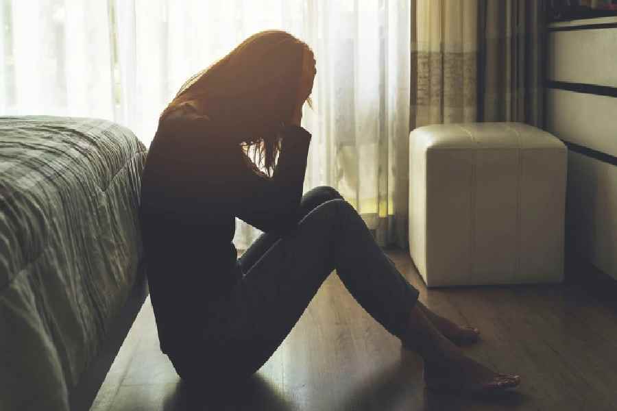 পুরুষদের চেয়েও মানসিক অবসাদের শিকার হন বেশি মহিলারা।