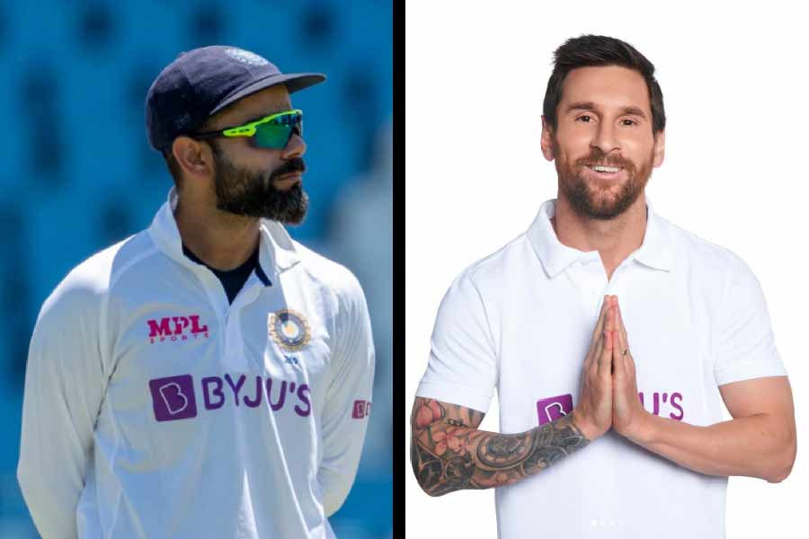 ভারতীয় দলের জার্সিতে বিরাট কোহলি এবং মেসি নিজের যে ছবি পোস্ট করেছেন।