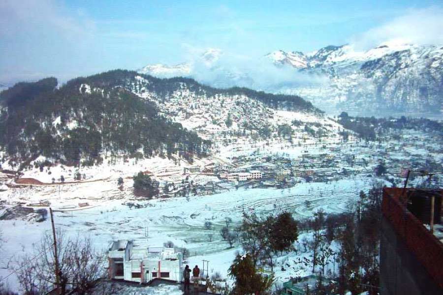 নৈনিতালের মতো পিথোরাগড় জেলাও বিপদের মুখে। সেখানেও অতীতে ভূমিধসের ঘটনা ঘটেছে। বিশেষত, মুন্সিয়ারি, ধারচুলায় একাধিক ধসের ঘটনা প্রকাশ্যে এসেছে। ভূতত্ত্ববিদদের মতে, মাটির ধারণক্ষমতা যথাযথ ভাবে যাচাই না করেই ভারী নির্মাণকার্য চালানো হয়েছে। 