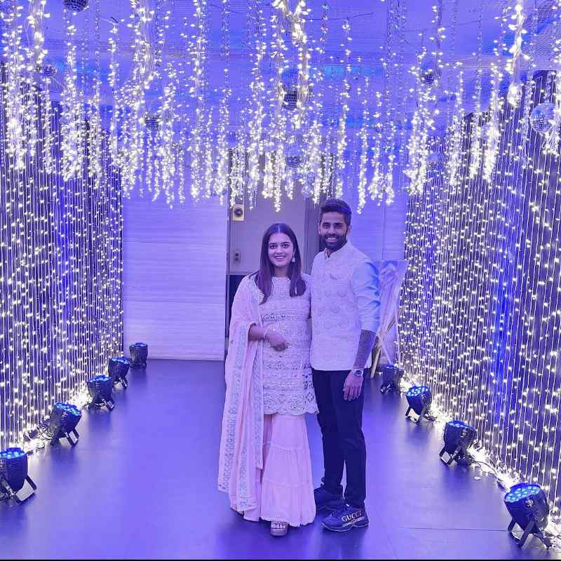 ২০১৩ সালে মুম্বইয়ের একটি স্বেচ্ছাসেবী সংস্থার সঙ্গে যুক্ত হন দেবিশা। দু’বছর ওই সংস্থায় কাজ করার পর ২০১৫ সালে সেখান থেকে সরে আসেন তিনি।