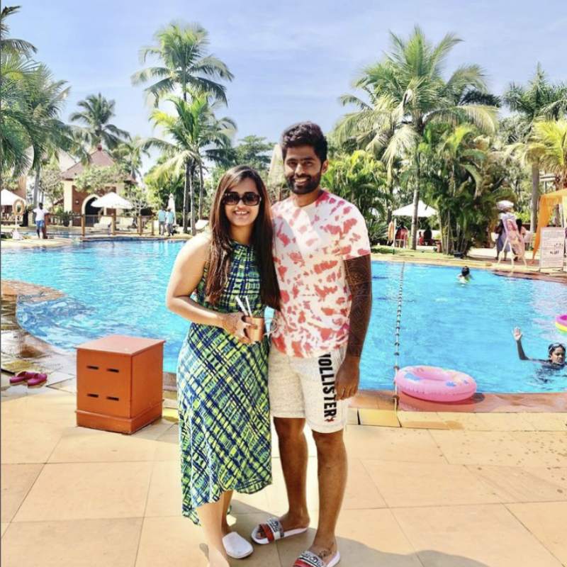 ছোটবেলা থেকেই নাচে পারদর্শী দেবিশা। স্কুল এবং কলেজের বিভিন্ন অনুষ্ঠানে নাচও করতেন তিনি। দেবিশার এই প্রতিভা দেখে মুগ্ধ হয়ে গিয়েছিলেন সূর্য। 