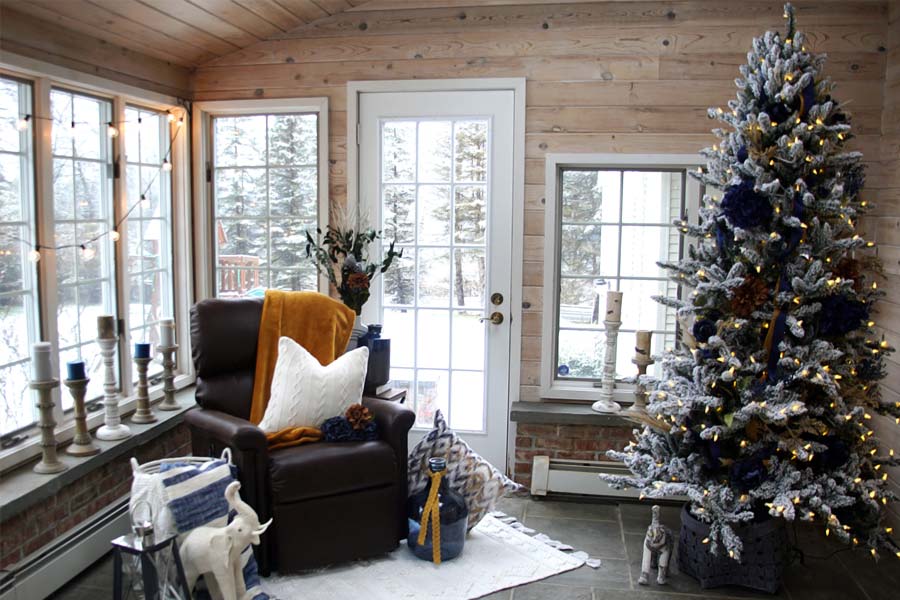 ঘরের আশপাশে রাখতে পারেন সুগন্ধি মোমবাতি।