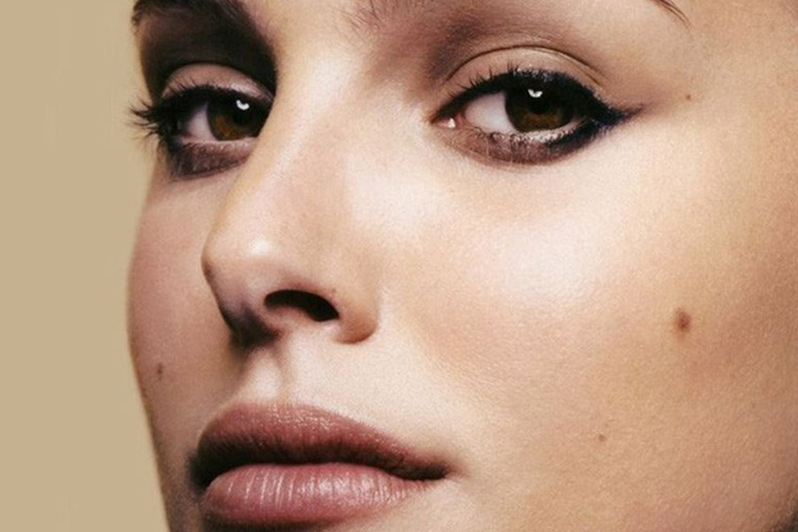 অনেক সময় তিল সৌভাগ্য বয়ে নিয়ে আসে। শরীরের বিভিন্ন জায়গার তিল আমাদের সৌন্দর্যকেও বাড়িয়ে তুলতে পারে। কিন্তু সমস্ত তিল সৌভাগ্যসূচক নাও হতে পারে।