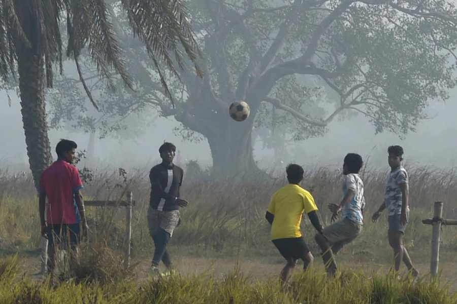 মঙ্গলবার বর্ধমানের সর্বনিম্ন তাপমাত্রা নেমে গিয়েছিল ৯ ডিগ্রি সেলসিয়াসে। বুধবার এখানকার পারদ উপরে ওঠে সামান্য। বুধবার বর্ধমানের সর্বনিম্ন তাপমাত্রা ১০.২ ডিগ্রি সেলসিয়াস। মঙ্গলবার বর্ধমানের সর্বোচ্চ তাপমাত্রা ছিল ২০ ডিগ্রি সেলসিয়াস। বুধবার পানাগড়ের সর্বনিম্ন তাপমাত্রা ৮.১ ডিগ্রি সেলসিয়াস।
