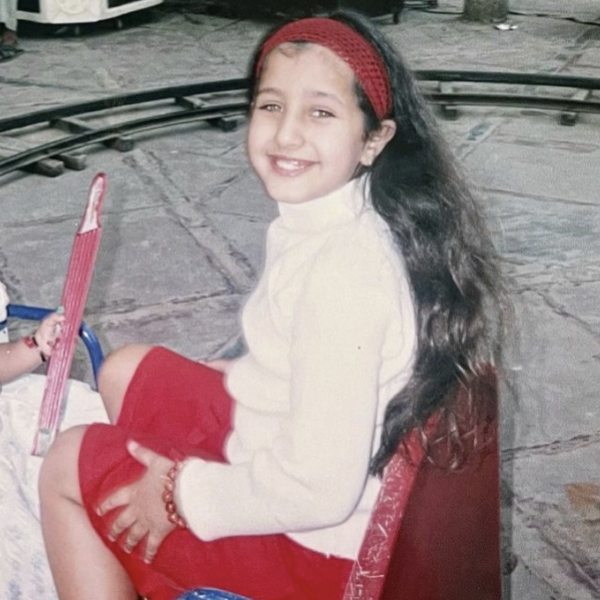 তবে আসল নামের চেয়ে ঝনক বেশি পরিচিতি পেয়েছিলেন ‘করিশ্মা’ নামে। জনপ্রিয় ধারাবাহিক ‘করিশ্মা কা করিশ্মা’য় ‘করিশ্মা’ নামের একটি রোবটের চরিত্রে অভিনয় করে দর্শকের প্রশংসা কুড়িয়েছিলেন তিনি।