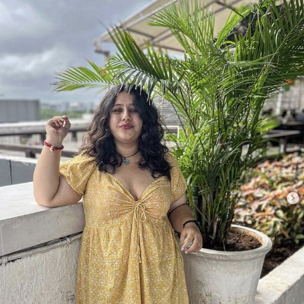 শুধু ‘করিশ্মা কা করিশ্মা’ ধারাবাহিকেই নয়, ‘সোন পরি’ ধারাবাহিকেও অভিনয় করতে দেখা গিয়েছিল ঝনককে। ‘প্রিন্সি’ চরিত্রে অভিনয় করেছিলেন তিনি। কিন্তু জনপ্রিয়তার শিখরে থাকা এই শিশু অভিনেতা বহু দিন ক্যামেরা থেকে দূরে।