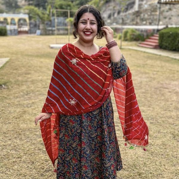 স্বপ্নিলের সঙ্গে আংটিবদলের ছবিগুলি প্রকাশ্যে আসায় ঝনকের দেওয়া পুরনো একটি সাক্ষাৎকার নিয়ে বলিপাড়ায় চর্চা শুরু হয়। ঝনক রাতারাতি অভিনয় জগৎ থেকে সরে গেলেন কেন তা নিয়ে মুখ খুলেছিলেন অভিনেত্রী নিজেই।