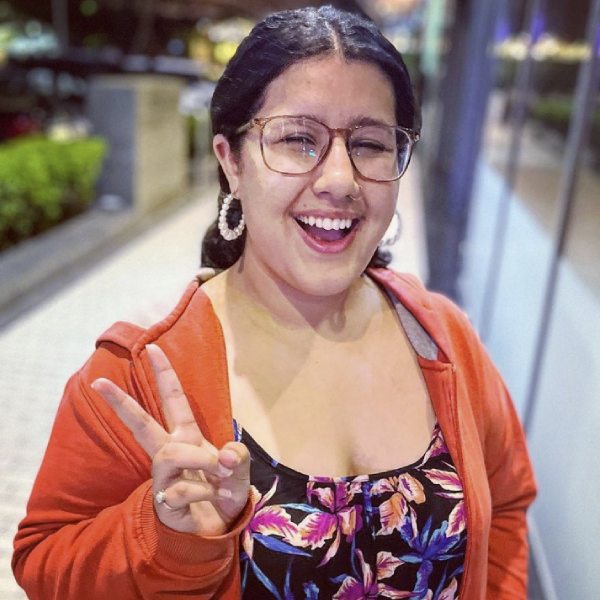 ঝনক সাক্ষাৎকারে বলেছিলেন, ‘‘ছোটবেলা থেকে খালি শুটিং আর স্কুলের হোমওয়ার্ক নিয়েই আমার জীবন কেটেছে। ছেলেবেলা উপভোগ করতে পারিনি ঠিক করে। এত ব্যস্ত জীবন আমার ভালই লাগত। কিন্তু তার পাশাপাশি একটা খারাপ লাগাও ছিল। বাবা-মা দু’জনেই বলতেন এত চাপ না নিতে।’’