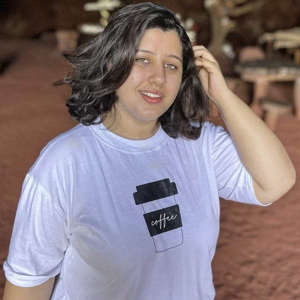 সাক্ষাৎকারে ঝনক বলেছেন, ‘‘আমি যখন ছোট ছিলাম, তখন ভাবতাম ২৪ বছর বয়সে আমি প্রচুর রোজগার করব। বিয়ে করে নিজের জীবন সাজিয়ে ফেলব। কিন্তু ২৫ বছর বয়স হয়ে গেল আমার। কোনও উপার্জন করি না আমি।’’