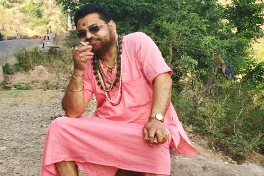 ২০১৯ সালের ১৯ জুলাই হরিয়ানার তোহানা পুলিশ গ্রেফতার করেন জিলিপি বাবাকে। ধর্ষণের একটি ভিডিয়ো প্রকাশ্যে এসেছিল তাঁর। এর পরেই গ্রেফতারি। তদন্তে নেমে এ রকম আরও ভিডিয়োর সন্ধান পান তাঁরা।