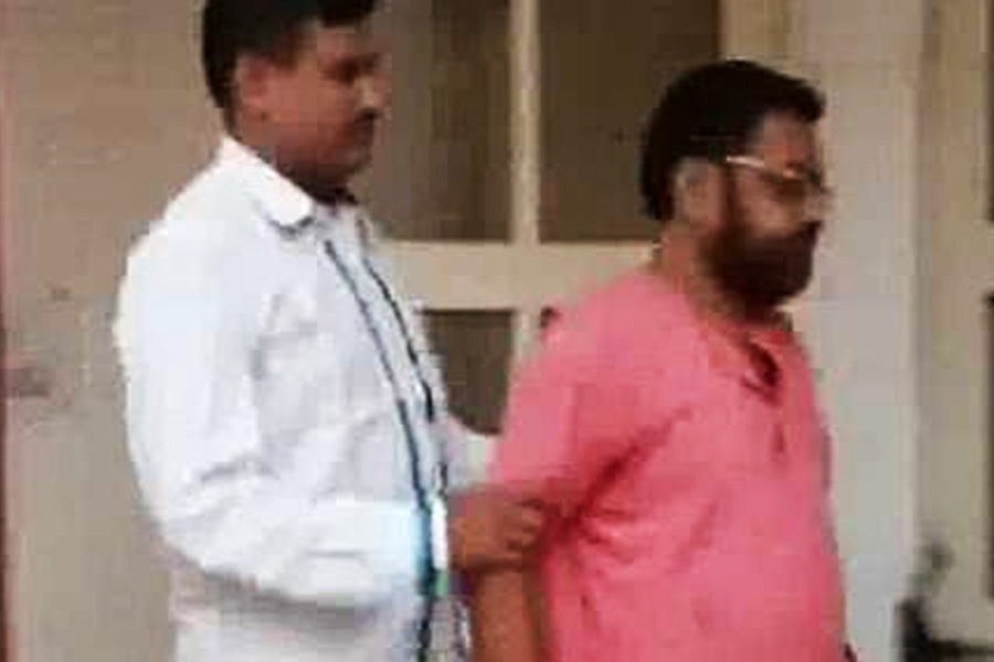 তদন্তে নেমে ১২০টি ভিডিয়োর খোঁজ পেয়েছিল তোহানা পুলিশ। ভিডিয়োগুলি নিজের মোবাইলে তুলেছিলেন জিলিপি বাবা। সেই প্রমাণও পেয়েছে পুলিশ।   