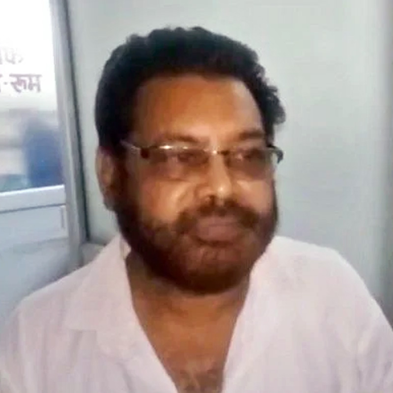 ২৩ বছর আগে মানসা থেকে হরিয়ানার ফতেহাবাদের তোহানা গ্রামে চলে আসেন অমরপুরী। সেখানে জিলিপি বিক্রি করতেন তিনি। তোহানায় এসে প্রথম ১৩ বছর সেই কাজটাই করেছিলেন অমরবীর। সে ভাবেই সংসার চালাতেন।   