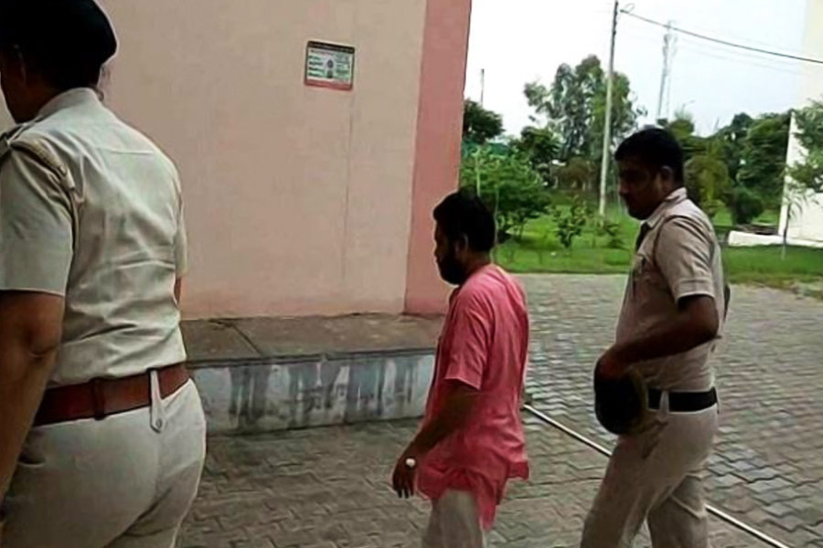 বলা হত, জিলিপি বাবার উপর ভর হয়। তখন তিনি অনেক অজানা কথা বলেন। সেই শুনতেই হাজির হতেন মহিলারা।