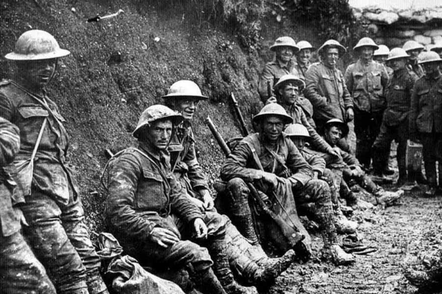 প্রথম বিশ্বযুদ্ধের সময় বিশেষজ্ঞ শল্যচিকিৎসক হিসাবে ভোরোনফের খ্যাতি ছড়িয়ে পড়ে। যুদ্ধে আহত ফরাসি সেনাদের দেহে তিনি শিম্পাঞ্জির হাড়ও প্রতিস্থাপন করেন একাধিক বার।