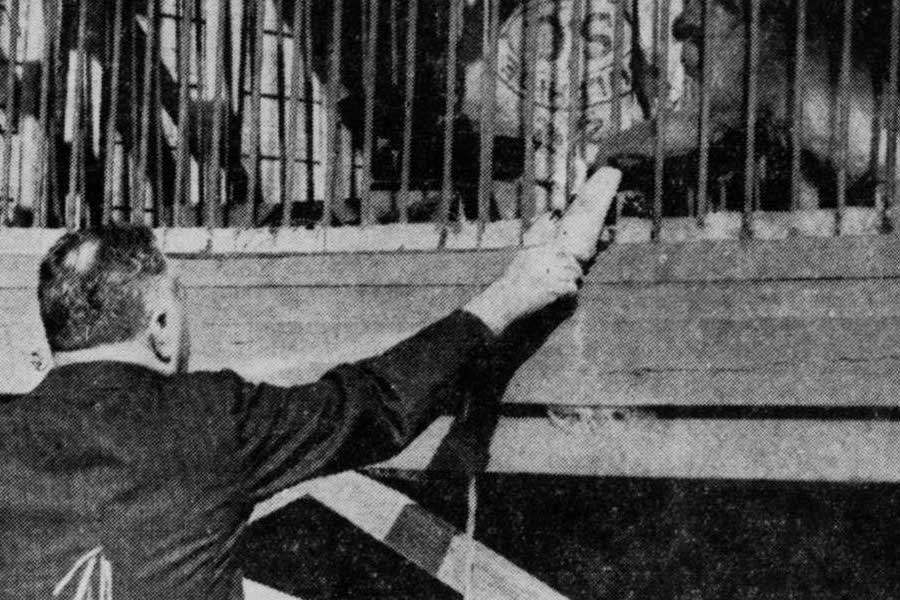 মানুষের শরীরে হাড়, পেশি, স্নায়ু এবং মানসিক ক্রিয়া প্রতিক্রিয়াতেও অণ্ডকোষের গুরুত্বপূর্ণ ভূমিকা রয়েছে বলে মনে করতেন ভোরোনফ। ১৯১৭ থেকে ১৯২৬ সাল পর্যন্ত তিনি পশুর দেহে একাধিক অণ্ডকোষ প্রতিস্থাপনের পরীক্ষা করে দেখেন।