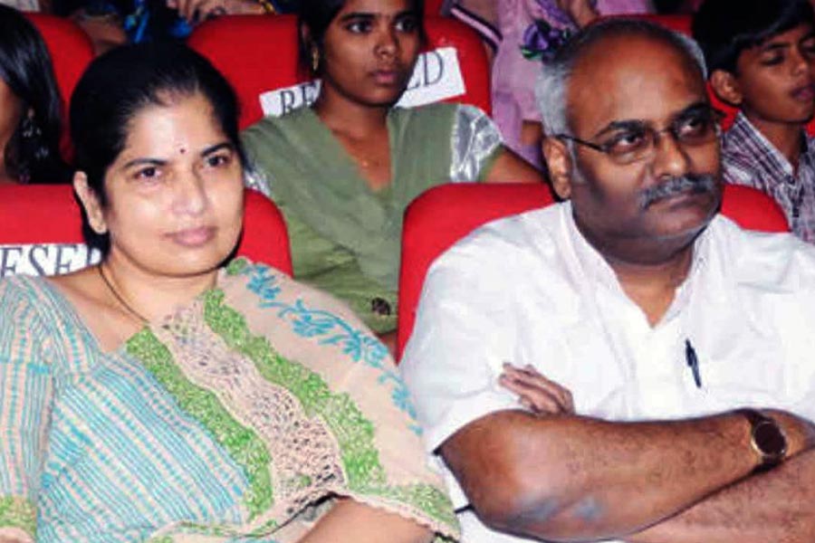 তেলুগু প্রযোজক শ্রীবল্লীকে বিয়ে করেছেন কিরাবাণী। শ্রীবল্লী সম্পর্কে রাজামৌলির স্ত্রী রামা রাজামৌলির বোন।