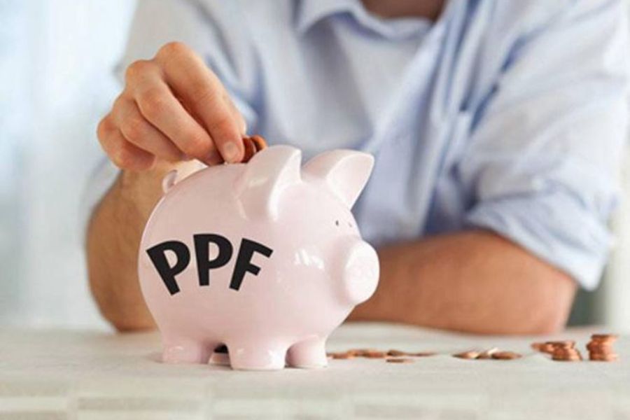 এই প্রকল্পের মেয়াদ ১৫ বছর। অর্থাৎ পিপিএফ অ্যাকাউন্টে বিনিয়োগ করার পরে প্রাপ্ত ম্যাচ্যুরিটির টাকা ১৫ বছর পরে পাওয়া যায়। বিনিয়োগকারী চাইলে অবশ্য আরও পাঁচ বছর বাড়াতে পারেন। 