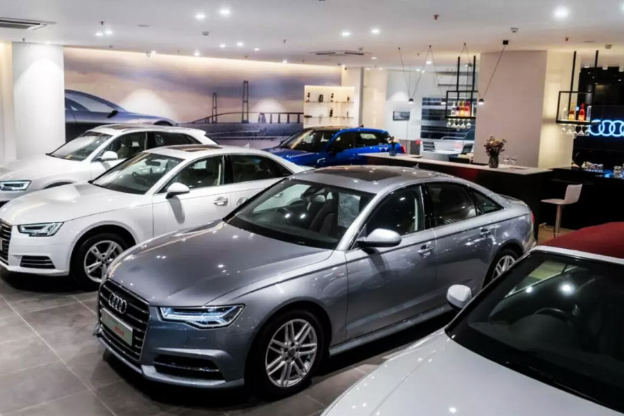 ভারতে পেট্রোল, ডিজ়েল, গ্যাস এবং বিদ্যুৎচালিত সব ধরনের গাড়িই পাওয়া যায়।