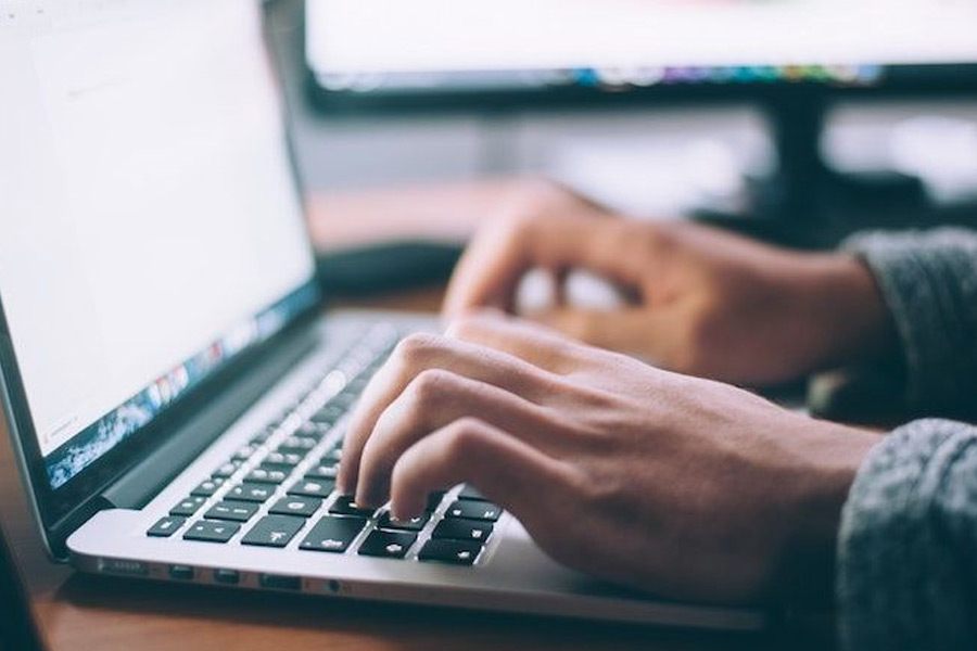 কিন্তু কেন অঙ্ক শেখানোর জন্য পর্নহাবের মতো ওয়েবসাইটের উপর ভরসা করেছেন চাংশু? তাঁর দাবি, নীল ছবির সাইটগুলিতে রোজ যত পড়ুয়া ভিড় জমায় যে স্কুলে বা কোচিং সেন্টারে তত ছাত্র হয় না।