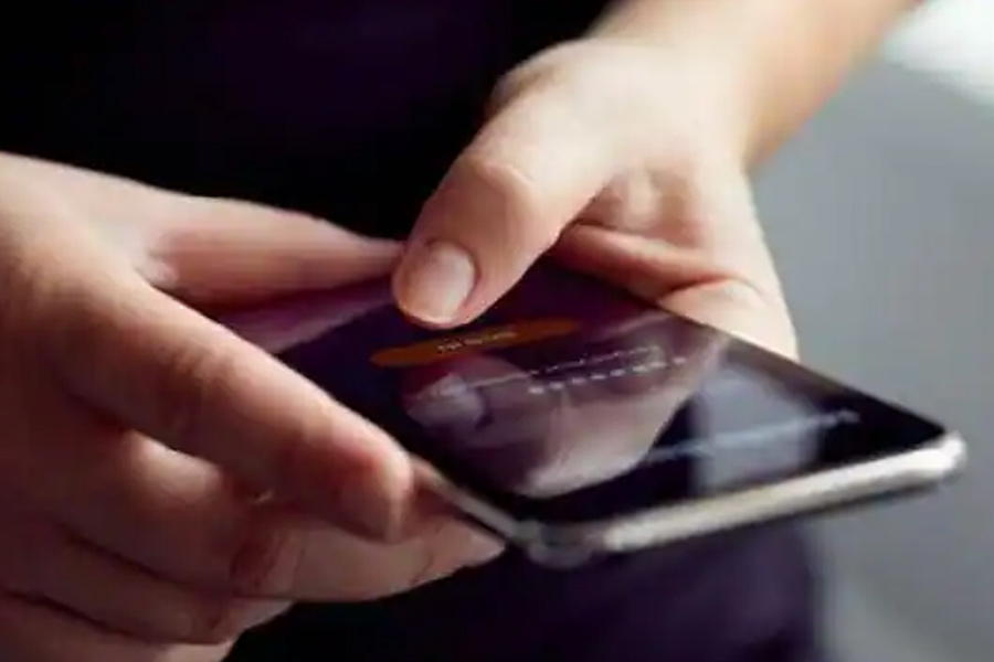 আর তাই একসঙ্গে অনেক পড়ুয়াকে অঙ্ক শেখাতে এই উপায় অবলম্বন করেছেন চাংশু। দুষ্টু ছবির সাইটে গিয়ে অঙ্কের প্রশিক্ষণ ভিডিয়ো পোস্ট করার পিছনে আরও একটি উদ্দেশ্য অবশ্য আছে তাঁর।