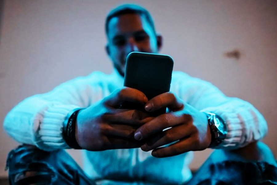 চাংশুর কথায়, ‘‘খুব কম লোকই প্রাপ্তবয়স্কদের ওয়েবসাইটে গিয়ে অঙ্ক শেখানোর কথা ভাবতে পারেন। যে হেতু ওই ওয়েবসাইটগুলিতে অনেক লোকের আনাগোনা, তাই আমি ভেবেছিলাম যে যদি ওই সব ওয়েবসাইটে প্রশিক্ষণ ভিডিয়ো আপলোড করি তা হলে অনেক লোক সেই ভিডিয়ো দেখবে।’’