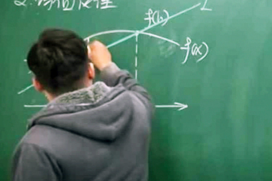 চাংশু আরও বলেন, “আমি শুধু একটি নির্দিষ্ট ওয়েবসাইটে গণিত শেখাতে চাইনি। আমি বিশ্বকে জানাতে এ-ও জানাতে চেয়েছিলাম যে আমি তাইওয়ানের এক জন শিক্ষক, যে ভাল ভাবে ক্যালকুলাসের সূত্র শেখাতে পারে।’’