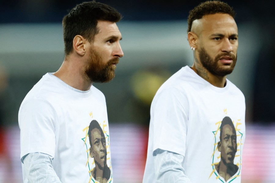 ম্যাচের আগে পেলের জার্সি পরে মেসি, নেমার।