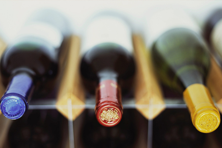 উইলিয়ামের বাড়ির কাছে একটি ‘পাব’ ছিল। তার মালিকও অভিযোগ করেছিলেন উইলিয়ামের বিরুদ্ধে। অভিযোগ, পাবের নীচেও সুড়ঙ্গ বানিয়েছিলেন উইলিয়াম। ওই সুড়ঙ্গের মধ্যে ধসে পড়ে পাবের মদ রাখার সেলার।