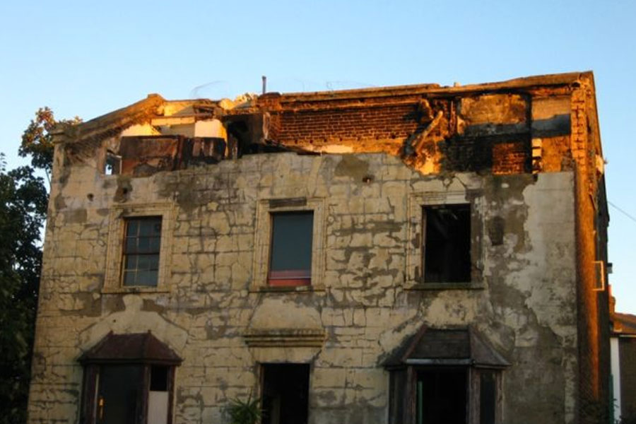 ২০১০ সালে উইলিয়াম মারা যান। তাঁর মৃত্যুর দু’বছর পর বাড়িটি প্রায় ১১ কোটি টাকা মূল্যে বিক্রি করে দেওয়া হয়। উইলিয়ামের বাড়ি থেকে ৩৩ টন মাটি পাওয়া যায়। এ ছাড়াও ৩টি গাড়ি এবং একটি নৌকার ধ্বংসাবশেষ পাওয়া যায় উইলিয়ামের বাড়ি থেকে। মনে করা হয় এই সব জিনিস তিনি মাটি খুঁড়তে গিয়ে পেয়েছিলেন।