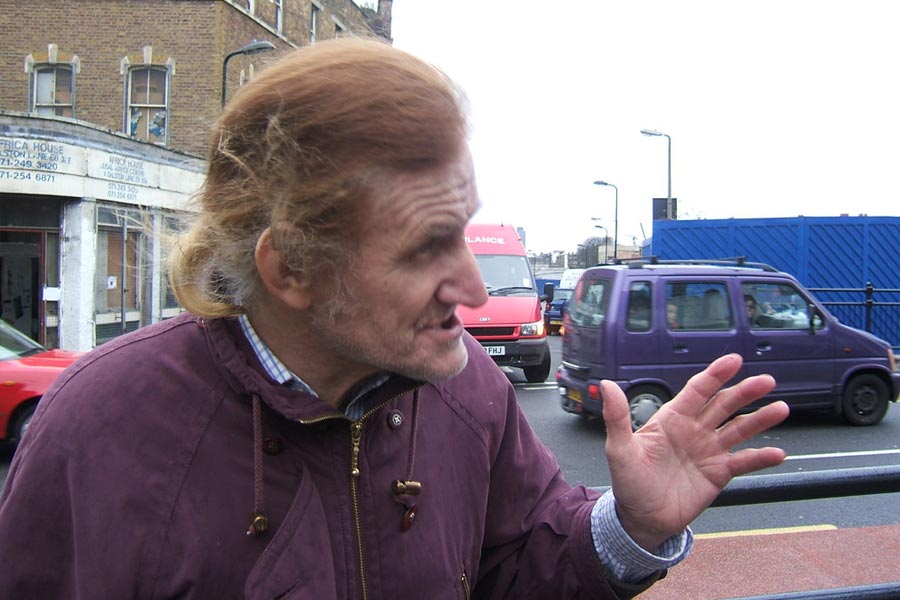 ২০০৬ সালে একটি স্থানীয় সংবাদমাধ্যমে সাক্ষাৎকার দিয়েছিলেন উইলিয়াম। সাক্ষাৎকারে তিনি বলেছিলেন, ‘‘কোনও কাজে লাগবে না জেনেও সুন্দর জিনিস গড়ে তোলার এক আলাদা মজা রয়েছে। অনেকেই আপনাকে জিজ্ঞাসা করবে যে এই সৃষ্টির পিছনে কী কারণ রয়েছে। কিন্তু এর উত্তর আপনার জানা। এমন সুন্দর সৃষ্টির পিছনে কোনও কারণ থাকে না।’’