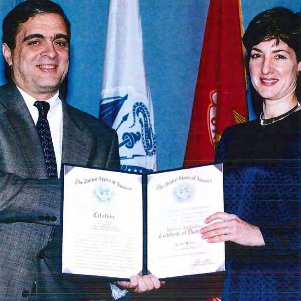 আমেরিকার প্রতিরক্ষা মন্ত্রকের গুরুত্বপূর্ণ বিভাগ ডিফেন্স ইন্টেলিজেন্স এজেন্সি বা ডিআইএ-তে কর্মরত ছিলেন মন্টেস। অভিযোগ, বছরের পর বছর ধরে তিনি বিভাগের গুরুত্বপূর্ণ তথ্য অন্য দেশে ফাঁস করে দিয়েছেন।