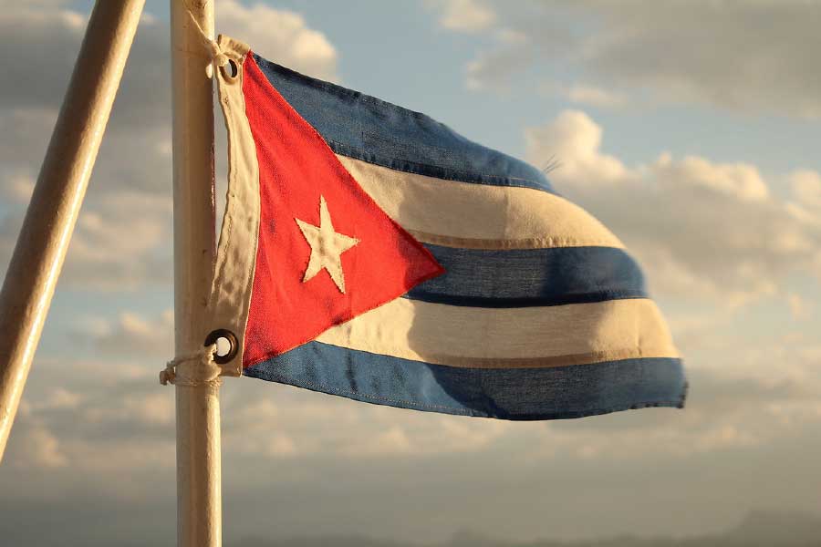 প্রতিরক্ষা মন্ত্রকের ডিআইএ-তে মন্টেসের চাকরি জীবন শুরু হয় ১৯৮৫ সালে। এখানে কাজের সূত্রেই কিউবা যেতে হয় তাঁকে। তবে চাকরিতে যোগ দেওয়ার আগেও কিউবায় তাঁর যাতায়াত ছিল।