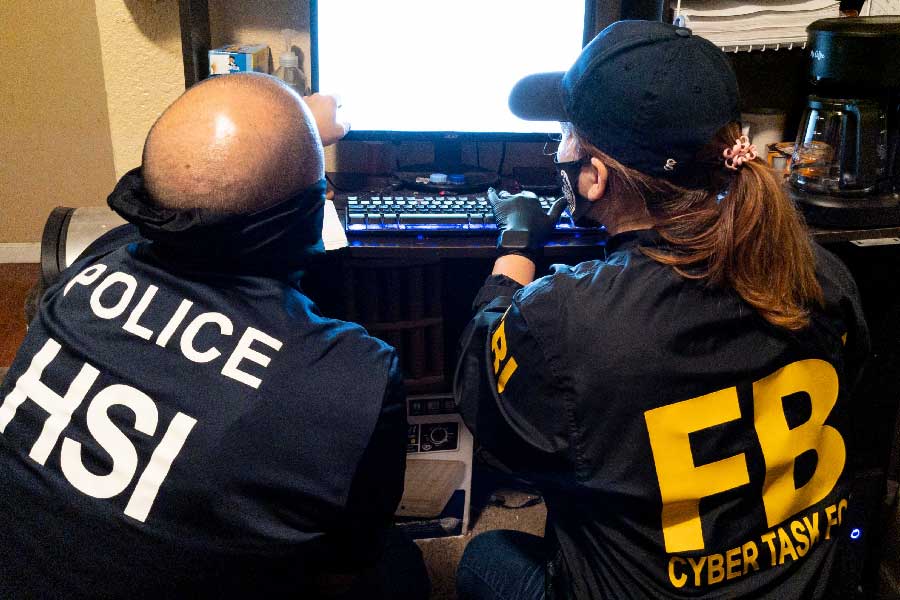 ২০০১ সালের ২১ সেপ্টেম্বর নিজের অফিস থেকে গ্রেফতার হন মন্টেস। এফবিআই তাঁকে গ্রেফতার করে। শোনা যায়, মন্টেসকে কিউবার গুপ্তচর হিসাবে চিহ্নিত করার নেপথ্যে গুরুত্বপূর্ণ ভূমিকা ছিল তাঁর বোন লুসির।